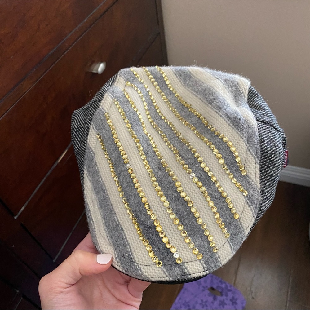 New Women’s Flat Cap w rhinestones